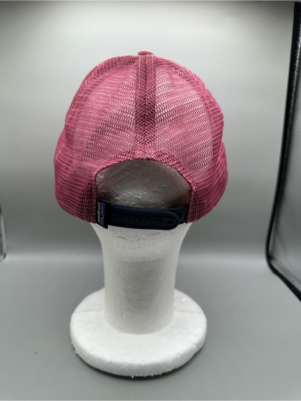 Patagonia P-6 Logo Trucker Hat Unisex OSFA Pink Mesh - Picture 6 of 10